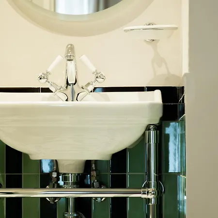 Zen Trevi Luxury Πανσιόν 4*